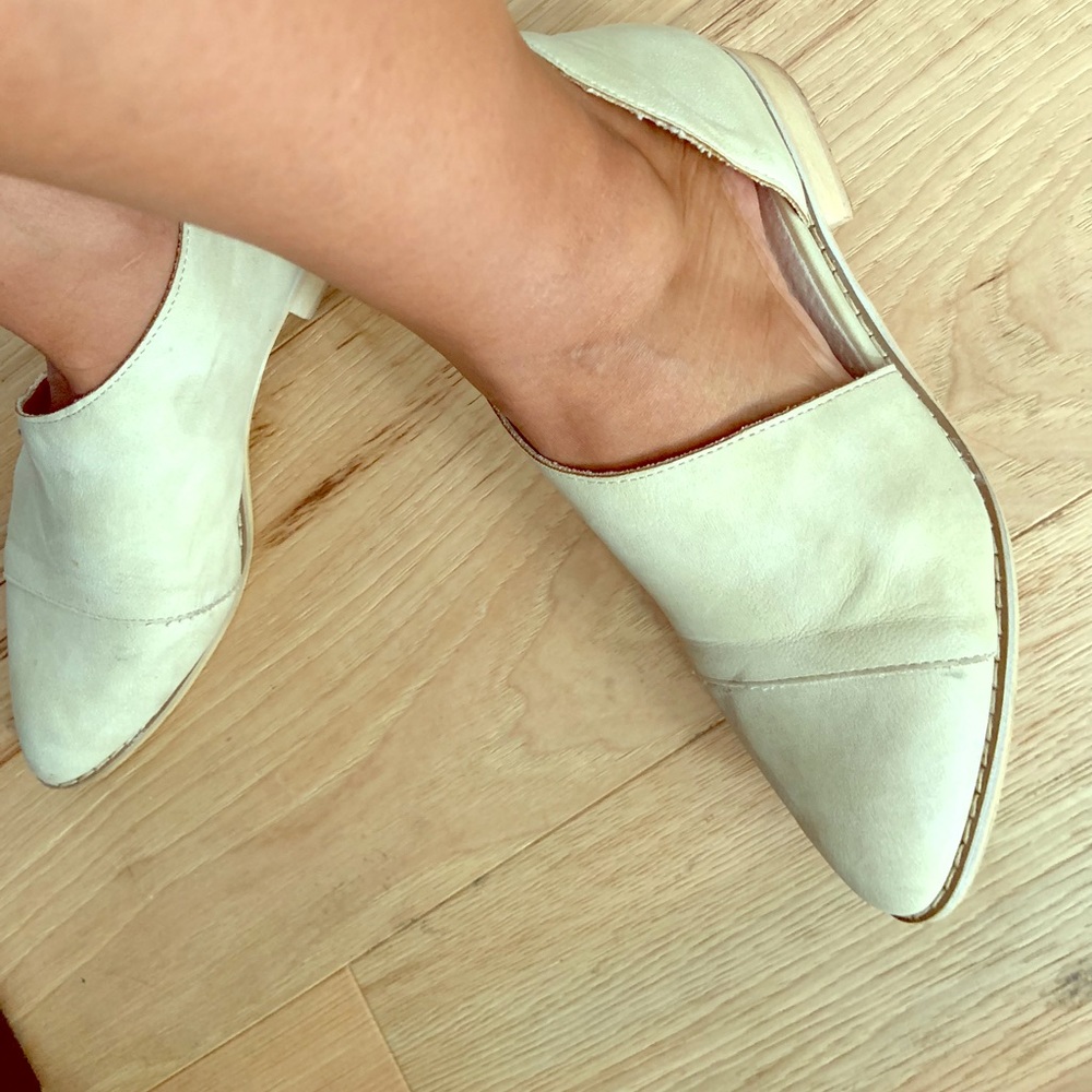 Asymmetrical Summer Oxford with almond toe shape